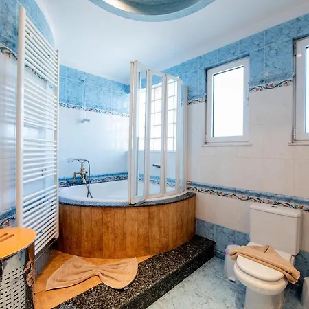 Luxury Barbara Rhodes Vila *