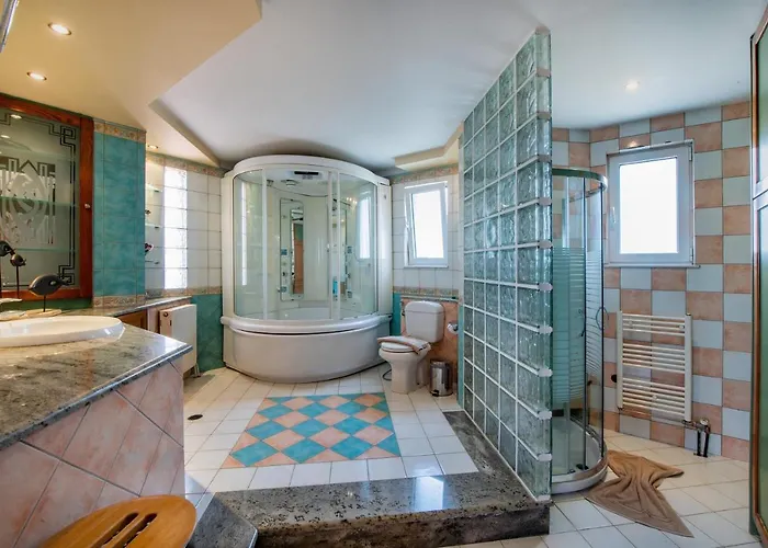 Luxury Barbara Rhodes *