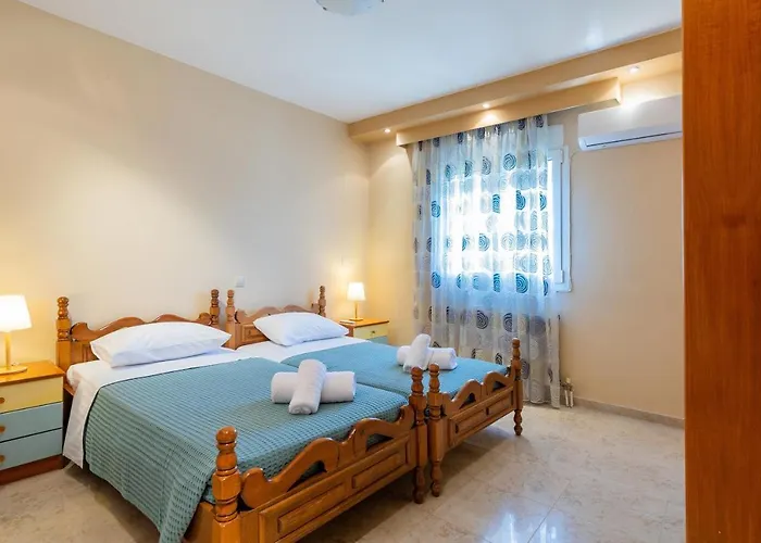 Luxury Barbara Rhodes *